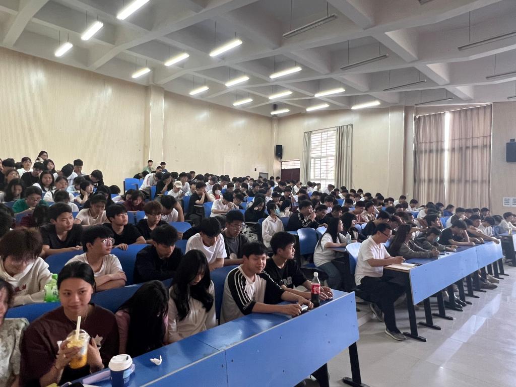 谈球吧体育app下载