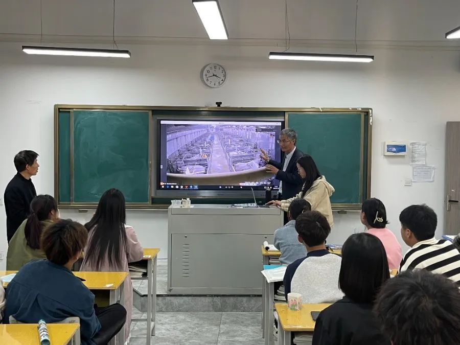 谈球吧体育app下载